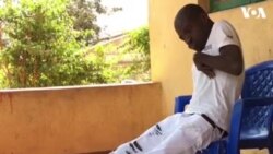 Yon Atis ki kreye Èv d' Art li ak Pye l