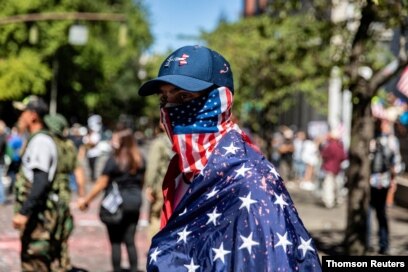 Fights break out as dueling protests clash in Portland, federal
