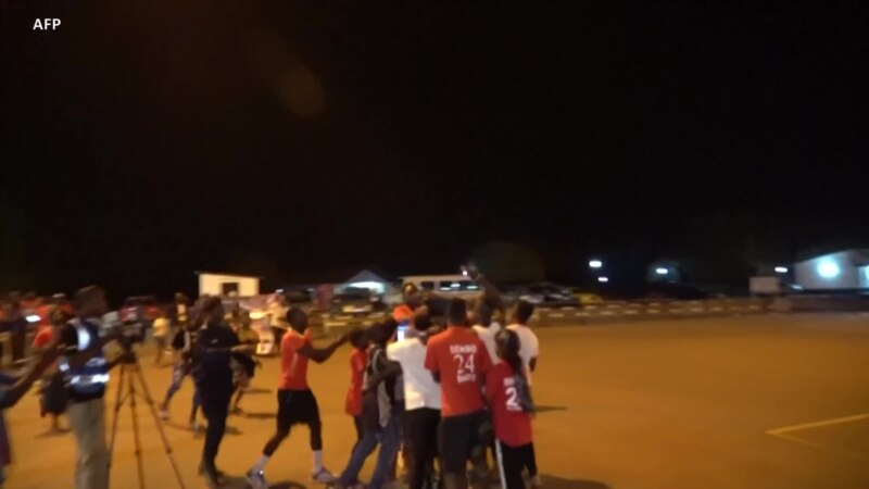 Accueil triomphal pour l'équipe de Gambie à Banjul