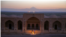 کاروانسرای دیر گچین، بزرگترین کاروانسرای خشتی گچی ایران در استان قم واقع شده است.<br />
عکس: مصطفی معراجی