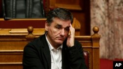 Le ministre des finances Grec, Euclid Tsakalotos a l'Assemblee nationale grecque, Athenes, Decembre 2015.