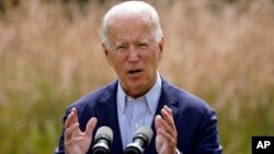 រូប​ឯកសារ៖ លោក Joe Biden កាល​នៅ​ជា​បេក្ខជន​ប្រធានាធីបតី ថ្លែង​អំពី​បញ្ហា​ប្រែប្រួល​អាកាសធាតុ​និង​ភ្លើង​ឆេះ​ព្រៃ​ដែល​ប៉ះពាល់​បណ្តា​រដ្ឋ​ភាគ​ខាង​លិច​សហរដ្ឋ​អាមេរិក កាល​ពី​ថ្ងៃ​ទី​១៤ ខែ​កញ្ញា ឆ្នាំ​២០២០។