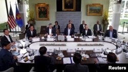 U.S. President Barack Obama hosts a meeting with leaders from the Association of Southeast Asian Nations (ASEAN) during a summit held at Sunnylands in Rancho Mirage, California, Feb. 16, 2016. 