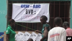 Un bureau de vote à Kinshasa, lundi 28 novembre 2011