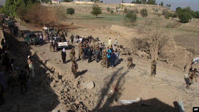 阿富汗东部楠格哈尔省10月3日发生一起微型卡车炸弹攻击事件，至少炸死15人，炸伤数十人。