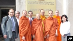 Thach Ngoc Thach, left and newly re-ordained monk Tim Sakhorn, middle, drops by VOA Khmer while on a visit in the US.
