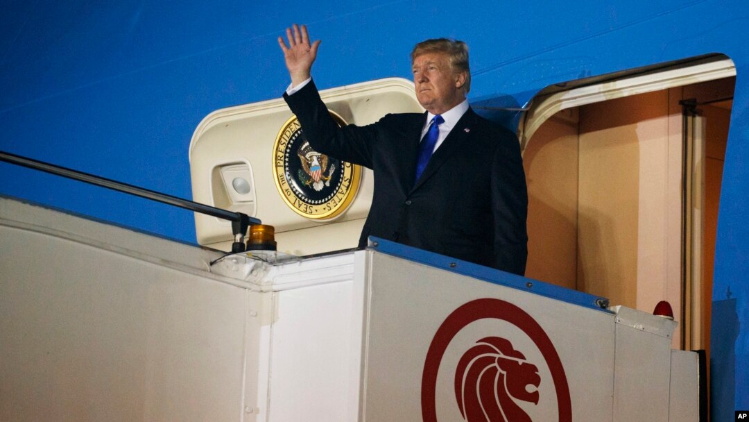 Presiden Trump tiba di Singapura, Minggu, (10/6).