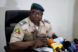 Commandant Baba Cisse, special adviser to the vice president, addresses to the press in Bamako, May 26, 2021.