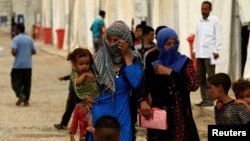 Displaced people, who fled from their homes, are seen at Hamam al-Alil camp south of Mosul, Iraq, July 13, 2017.