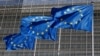 Zastave Evropske unije pred sedištem Evropske komisije u Briselu (Foto: EUTERS/Yves Herman)