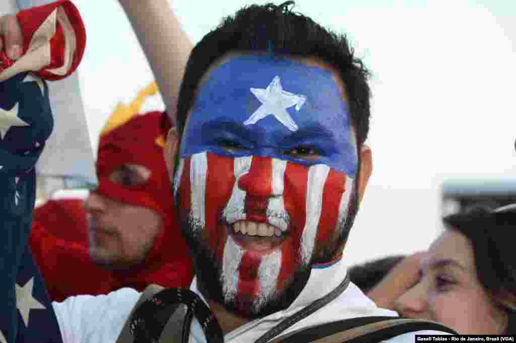 Más de 90 mil estadounidenses invadieron Brasil para apoyar a su selección durante el Mundial de Brasil. Durante cada partido, demostraron su pasión por el fútbol y su apoyo incondicional a su equipo. [Fotos: Gesell Tobías, VOA]