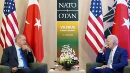 ABD Başkanı Joe Biden ve Cumhurbaşkanı Recep Tayyip Erdoğan Litvanya'nın başkenti Vilnius'ta yapılan NATO zirvesi kapsamında görüştü, 11 Temmuz 2023. 