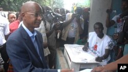 Le chef de l'opposition Cellou Dalein Diallo à Conakry, Guinée, samedi 28 septembre 2013. (AP Photo / Idrissa Soumare)