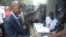 Le chef de l'opposition Cellou Dalein Diallo  à Conakry, Guinée, samedi 28 septembre 2013. (AP Photo / Idrissa Soumare)