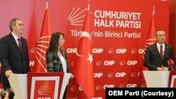 DEM Parti ve CHP görüşmesinin ardından, Bakırhan, Hatimoğulları ile Özel birlikte basın toplantısı düzenledi.