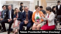 台湾副总统萧美琴与新西兰跨党派国会议员访问团合影 。(2026年5月7号)
