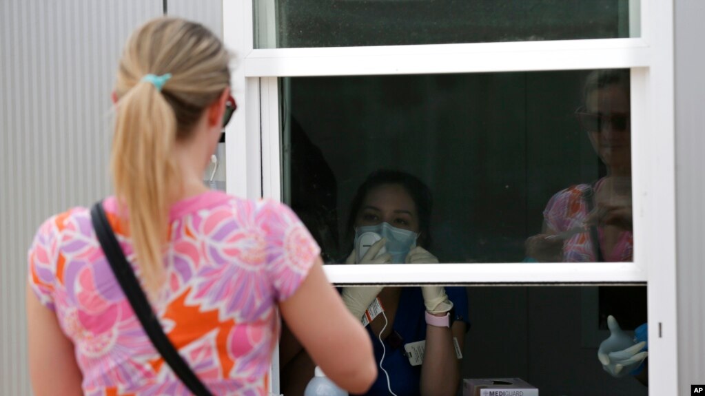 COVID-19: штаты снимают ограничения, количество новых заражений растет