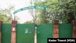 Les portes du lycée Philippe Zinda Kaboré resteront fermées durant toute l’année scolaire, à Ouagadougou, le 7 septembre 2021. (VOA/Kader Traoré)