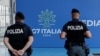 Foto ilustrasi yang menunjukkan anggota kepolisian Italia berpatroli menjelang KTT G& di Bari, Italia, pada 12 Juni 2024. 