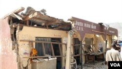 El ataque contra la iglesia católica de Santa Teresa en Madalla, Nigeria, produjo graves daños.