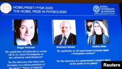 ၂၀၂၀ ခုနှစ်အတွက် ရူပဗေဒ နိုဘယ် ဆုရှင် ဗြိတိန် သိပ္ပံ ပညာရှင် Roger Penrose၊ ဂျာမန် လူမျိုး Reinhard Genzel နဲ့ အမေရိကန်က Andrea Ghez။ (အောက်တိုဘာ ၀၆၊ ၂၀၂၀)