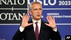 Sekjen NATO Jens Stoltenberg berbicara pada pertemuan para Menteri Luar Negeri NATO di Oslo, Norwegia Kamis, 1 Juni 2023. 