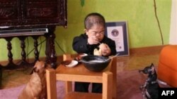 Një 24 vjeçar nga Kolumbia, burri më i shkurtër në botë