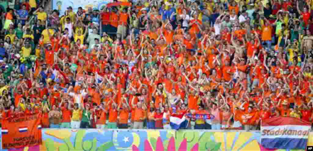 Dutch fans celebrate after the Netherlands defeated Mexico 2-1 to advance to the quarterfinals during the World Cup round of 16 soccer match between the Netherlands and Mexico at the Arena Castelao in Fortaleza, Brazil, Sunday, June 29, 2014. (AP Photo/Ed