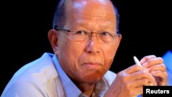 ဖိလစ်ပိုင်ကာကွယရေးဝန်ကြီး Delfin Lorenzana 