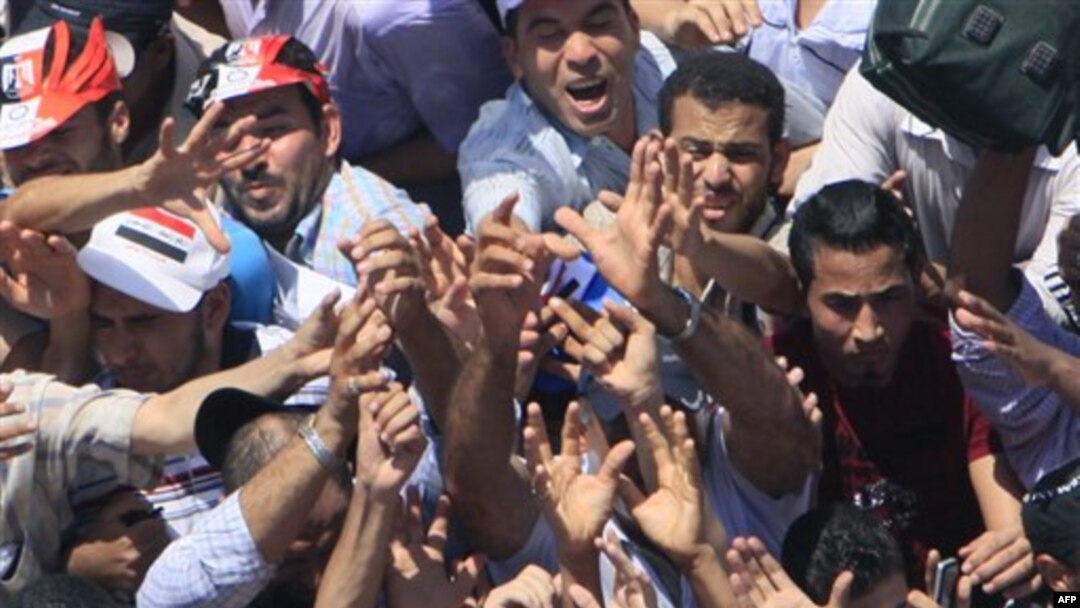 Inqilob markazi bo'lmish "Tahrir" maydoniga yig'ilgan yoshlar