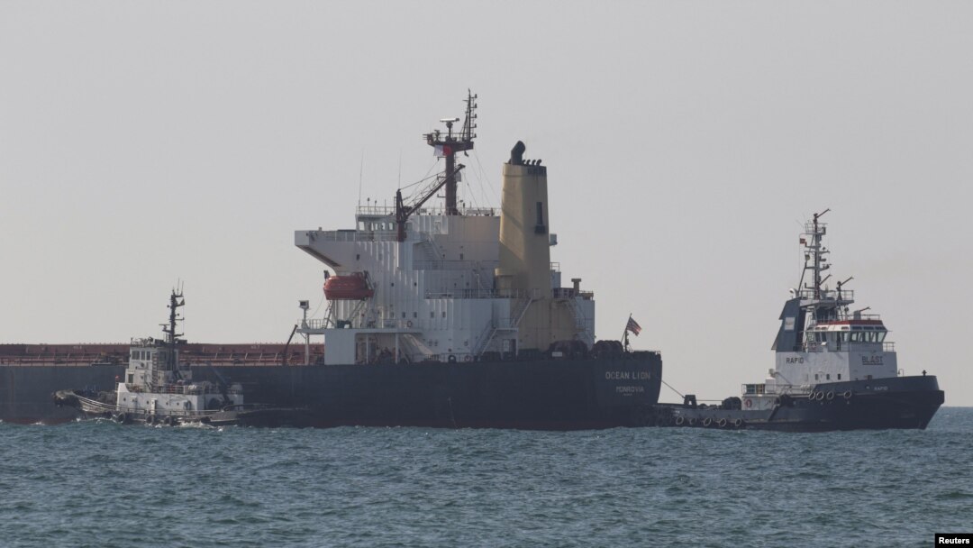 Kapal meninggalkan pelabuhan Chornomorsk setelah dimuati biji-bijian Ukraina, 9 Agustus 2022. 