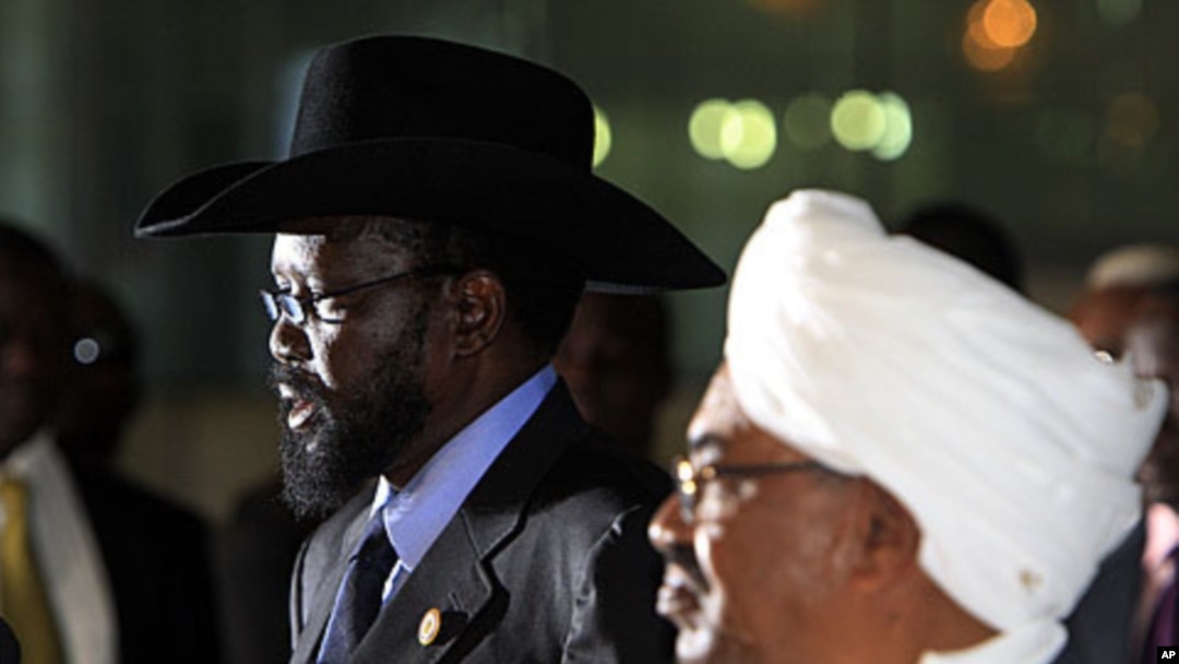 Sudanese President Omar al-Bashir (R) listens as his South Sudanese counterpart Salva Kiir speaks during a joint news conference, before Kiir's departure at Khartoum Airport, October 9, 2011.