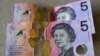 Uang kertas pecahan $5 Australia. Foto Raja Charles III dipastikan tidak akan muncul pada uang kertas $5 Australia yang baru. (Foto AP/Mark Baker)