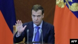 Dmitri Medvedev:Hakimiyyətin bir əldə cəmləşməsi təhlükəli ola bilər