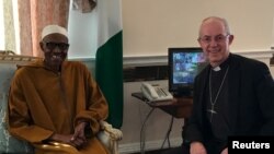 Le président nigérian Muhammadu Buhari recoit l’ archevêque de Canterbury, Justin Welby à Abuja House, Londres, le 9 mars 2017.