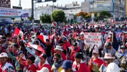 Perú empieza a sentir escasez de productos y combustibles por los bloqueos de las protestas