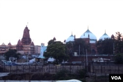 Shahi Idgah mosque and Krishna Janmabhumi temple in the north Indian Hindu holy city of Mathura. (Shaikh Azizur Rahman/VOA)