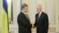 Президент Петро Порошенко і віце-президент Джозеф Байден (архівне фото)