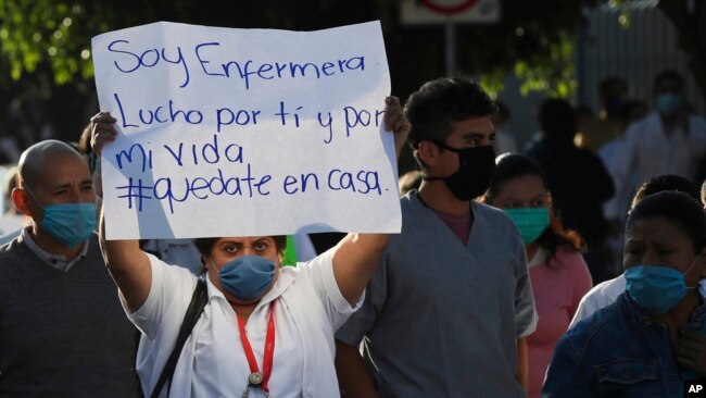 Nisan 2020 - Meksika'da devlet hastanelerinde çalışan hemşireler ve diğer sağlık görevlileri yönetimin uygulamaların protesto etti