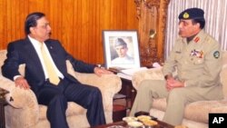 صدارتي ترجمان فرحت الله بابر پخپل يو لنډ بيان کې وئيلي دي چې صدر زرداري او عسکري قيادت دامنيت په تازه ترين صورتحال خبرې اترې کړي