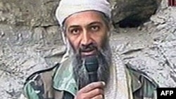 Osama Bin Laden, lãnh tụ al-Qaida (năm 2001)