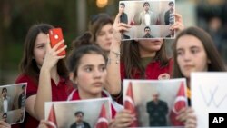 Students of Mehmet Akif College in Kosovo protest the arrest and deportation of their teachers in Kosovo's capital Pristina, March 29, 2018.