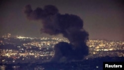 Explosiones sacuden suburbios de Beirut el 8 de octubre de 2024.