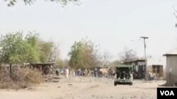 Sojoji da 'yansanda sun shiga sintiri bayan harin da ake zato 'yan kungiyar Boko Haram ne suka kai kusa da sansanin mayakan sama a Maiduguri ranar 2 ga watan Disamba shekarar 2013.