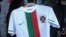 Las ganancias de la FIFA no sólo provienen de las entradas sino de la venta de camisetas, gorros y bufandas.