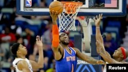 Anthony Davis (23), Amar'e Stoudemire (1), Dante Cunningham (44) , le 9 décembre 2014, Nouvelle Orléans, Louisiane, USA