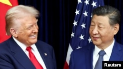 资料照片：美国总统特朗普和中国国家主席习近平在韩国釜山亚太经合组织(APEC)峰会期间会晤。(2025年10月30日)