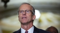 Senator John Thune berbicara kepada awak media setelah terpilih untuk menjadi pemimpin mayoritas Senat AS selanjutnya, di Gedung Capitol, Washington, pada 13 November 2024. (Foto: Reuters/Leah Millis)