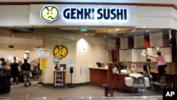 Restoran Genki Sushi di Aiea, Hawaii (16/8). (AP/Caleb Jones)