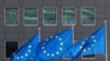Прапори Європейського Союзу майорять біля штаб-квартири Комісії ЄС у Брюсселі, Бельгія, 17 червня 2022 року. REUTERS/Ів Герман.